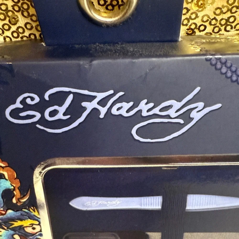 Ed Hardy 7 pieces Men’s Grooming Kit navy blue color